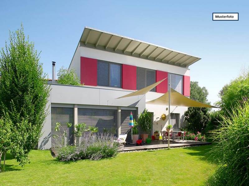 Einfamilienhaus mit Einliegerwohnung in 51580 Reichshof, Siegener Str.