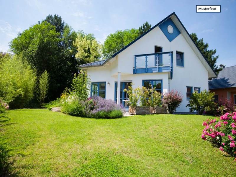 Einfamilienhaus mit Einliegerwohnung in 23847 Westerau, Neue Str.