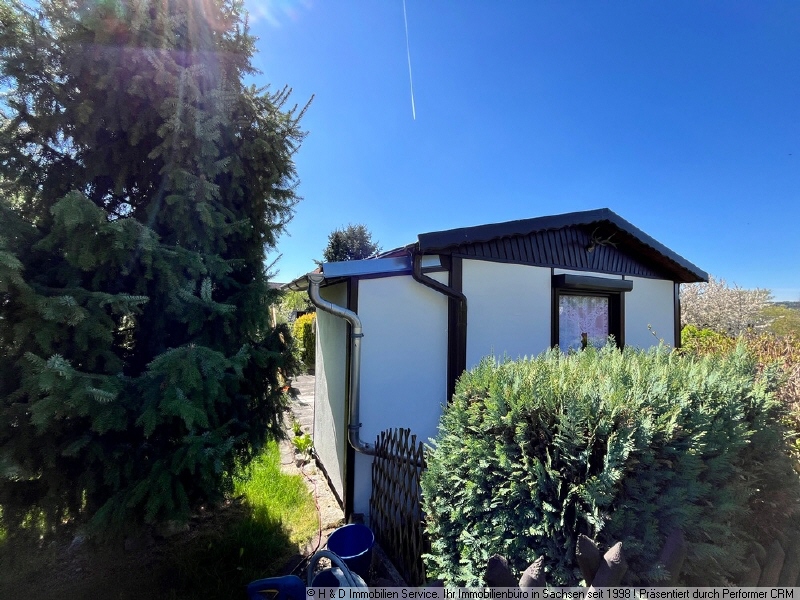 Blick Bungalow vom Weg